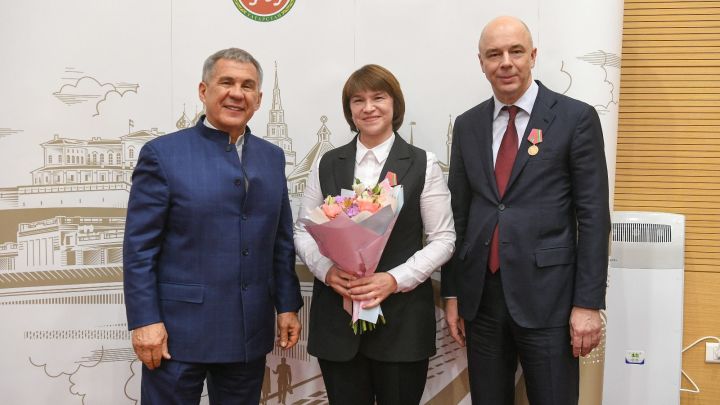 Руководитель финансово-бюджетной палаты Бугульмы награждена медалью «100 лет образования ТАССР»