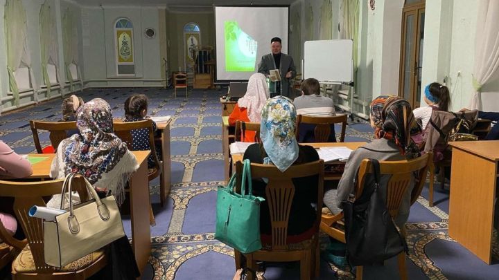 В Центральной мечети Бугульмы прошел открытый урок татарского языка