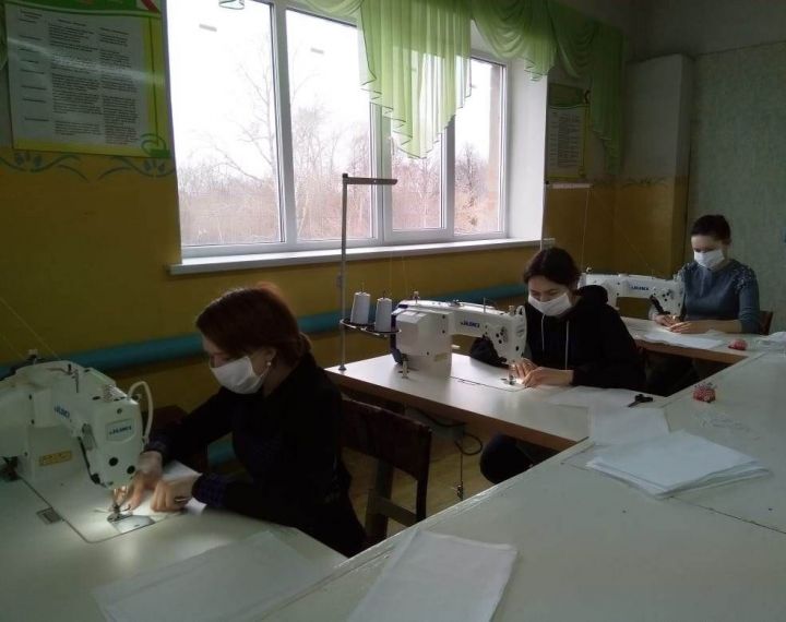 Бугульминский колледж организовал пошив медицинских масок