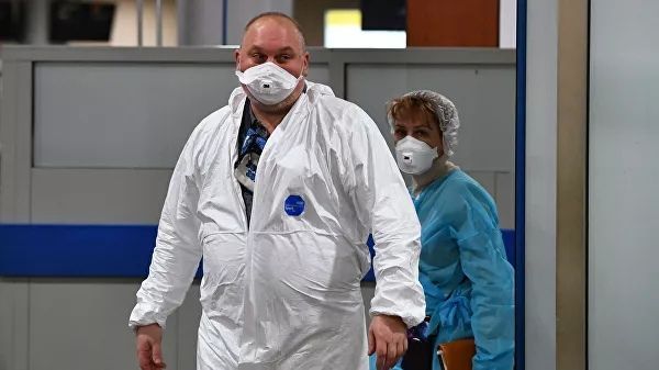 Уточняют диагноз у контактировавших с заболевшим коронавирусом россиянина, который вернулся из Италии