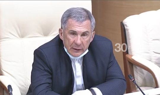 Президент Татарстана распорядился внимательно относиться к выплате медикам, работающим с коронавирусом