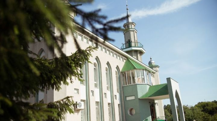 Глава Бугульминского района Линар Закиров поздравил мусульман