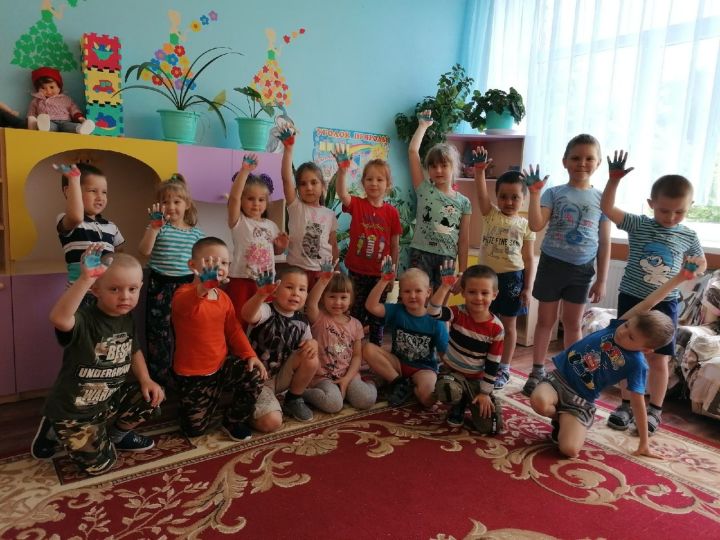 Воспитатели Подгорненского ДОУ провели для детей мероприятия ко Дню России