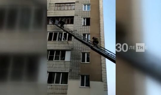 В Татарстане с пятого этажа многоэтажки спасли 80-летнюю женщину