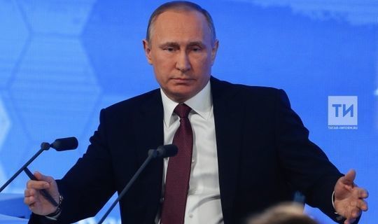 Владимир Путин поздравил Рустама Минниханова с Днем России
