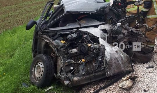 В лобовом столкновении с «КамАЗом» в Татарстане погиб водитель