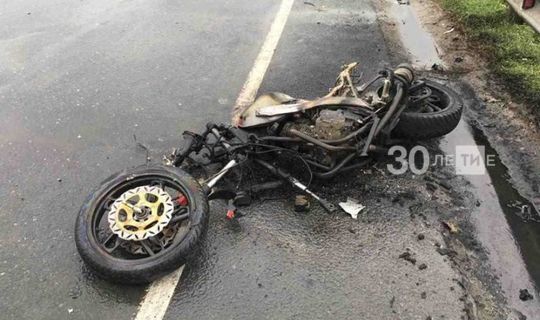 27-летняя жительница Татарстана разбилась на мотоцикле