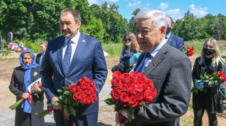 Алексей Песошин почтил память Председателей Совета Министров ТАССР