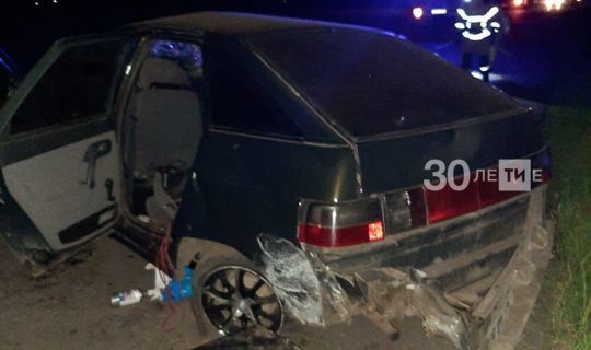 Четыре человека пострадали в аварии с двумя легковушками и трактором в Татарстане