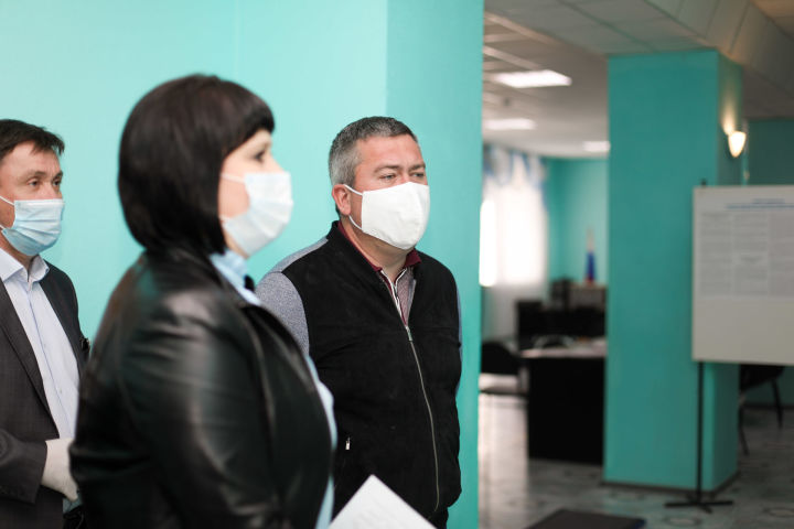 Бөгелмә муниипаль районы башлыгы сайлау участокларының Конституциягә төзәтмәләр буенча тавыш бирүгә әзерлеген тикшерде