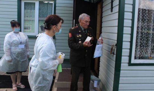 Участник ВОВ Борис Кузнецов проголосовал у себя дома