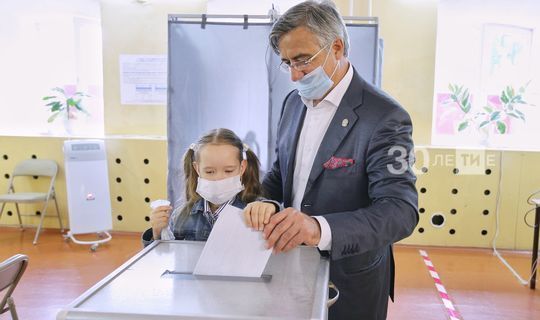 Заместитель Премьер-министра РТ Василь Шайхразиев принял участие в голосовании по поправкам