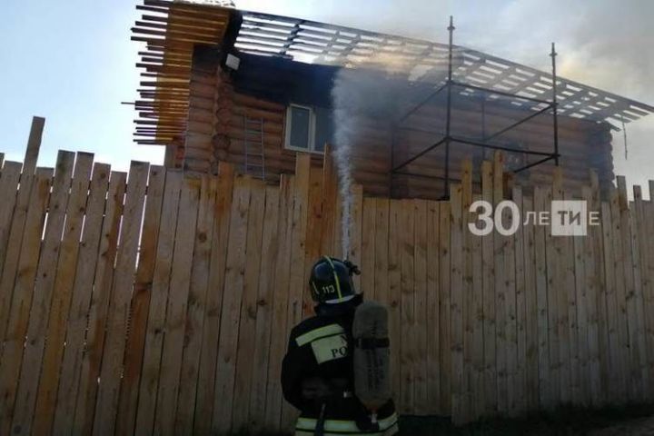 У многодетной семьи Высокогорского района сгорел недостроенный дом