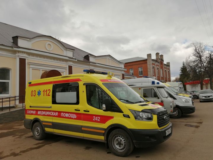 Бөгелмә табиблары 63 тапкыр балаларны коткарырга чыктылар