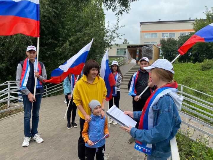 Бугульминцы отпраздновали День российского флага
