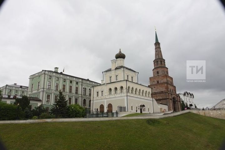 В Казанском Кремле организовали чествование 48 татарстанских семей