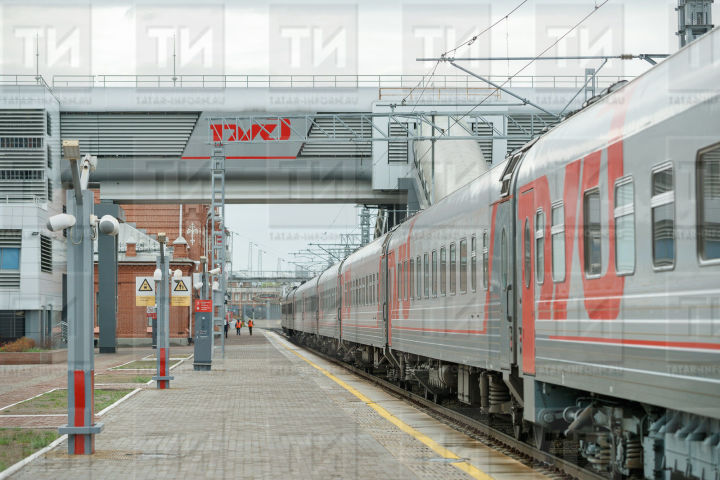 В России первая женщина получила профессию машиниста поезда
