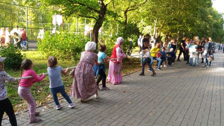 В Бугульме провели городской фестиваль традиционных народных игр «Шире круг»