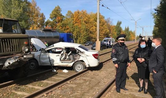 В Татарстане легковушка столкнулась с грузовиком