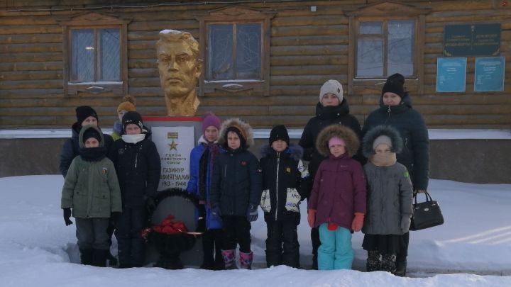 В сельском Доме культуры Бугульминского района почтили память Героя Советского Союза