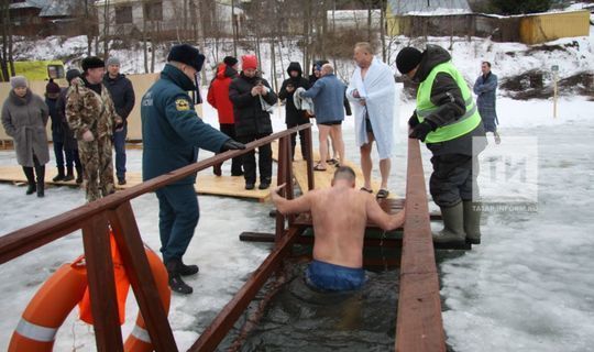 МЧС напоминает татарстанцам о мерах безопасности во время Крещенских купаний