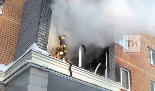 Во время пожара жительница РТ выпрыгнула с балкона с двумя детьми