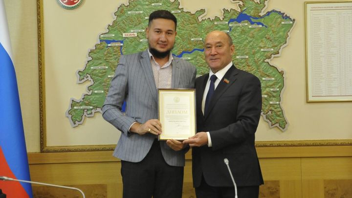 Бугульминец стал победителем конкурса по выявлению ошибок в названиях и надписях на татарском языке
