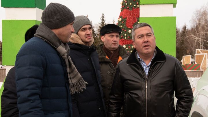 Линар Закиров проверил ход подготовки центральной площади к Новому году