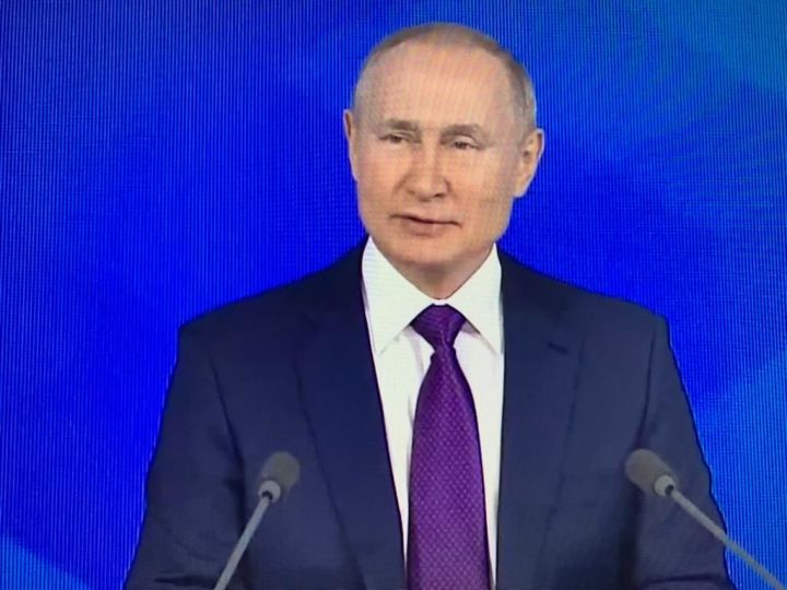 Путин ответил на вопрос о защите подростков от деструктивного влияния в сети Интернет