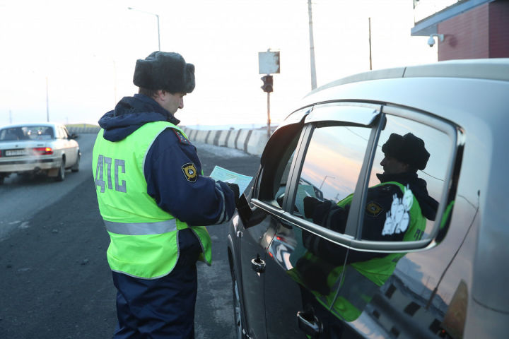 Ирина Волк: В Татарстане сотрудники ГИБДД помогли колонне автомобилистов вырваться из снежного плена