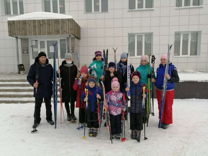 В Бугульме для получателей социальных услуг организовали семейную лыжную прогулку