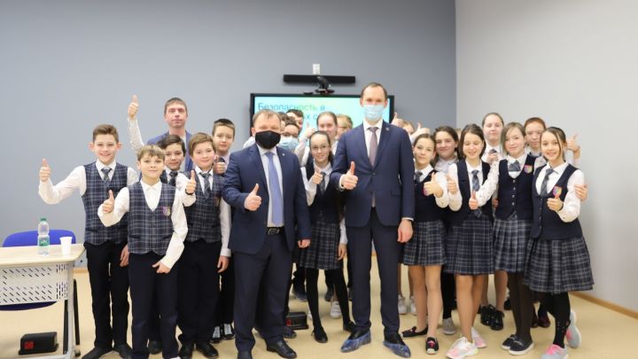 Школьникам Татарстана рассказали о кибербезопасности на «Уроке цифры»