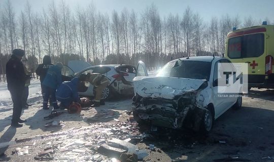 Татарстан трассасында ике җиңел машина бәрелешеп, дүрт кеше һәлак булган