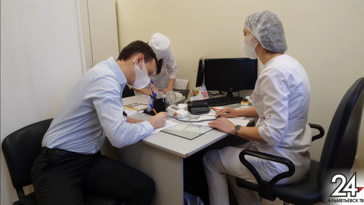 В соседнем Альметьевске продолжается массовая вакцинация от коронавируса