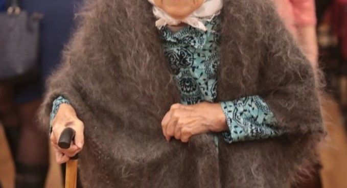 80-летняя бабушка украла на работе восемь миллионов рублей