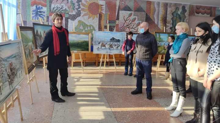 В Малой Бугульме открылась уникальная выставка бугульминского художника Фарита Газизулина