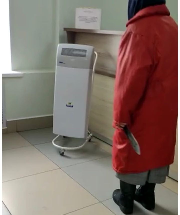 В Татарстане бабушка с ножом пришла в поликлинику (ВИДЕО)