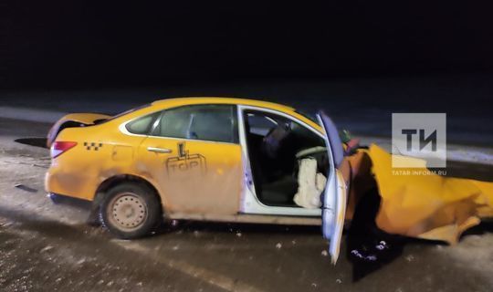 Бөгелмә районындагы трассада такси каршы хәрәкәт юлына чыгып внедорожникка барып бәрелгән