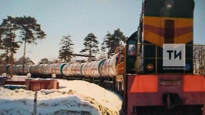 Легковушка попала под товарный поезд в Татарстане