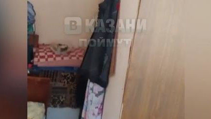 Татарстанец запирает пожилую мать в квартире: глухая бабушка кричит и просит о помощи