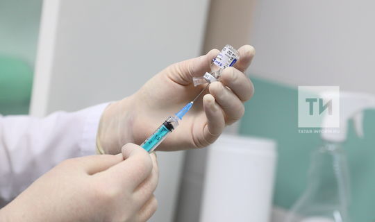 Рөстәм Миңнеханов журналистларны коронавирустан прививка ясарга өндәде