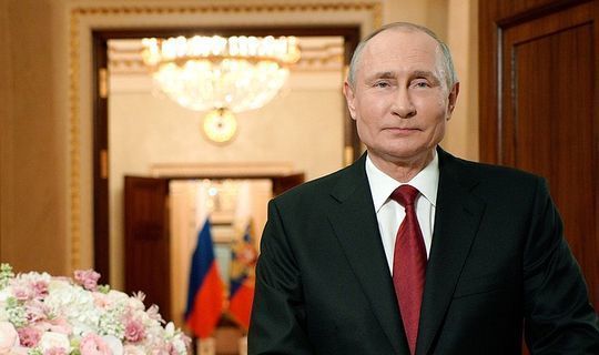 Путин: 8 Март - мәхәббәт, соклану һәм рәхмәт хисләре тантана итә торган көн