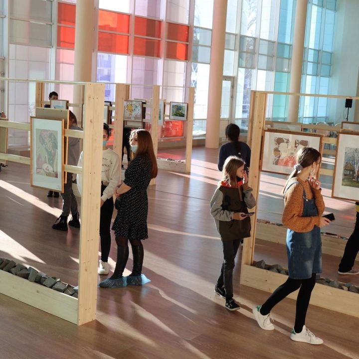 В Бугульме открылась выставка молодых художников