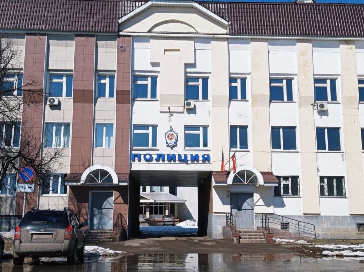 Бугульминские полицейские задержали мошенника в Волгограде