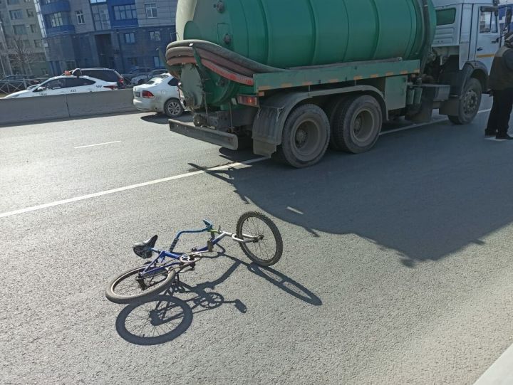 Казанда КамАЗ машинасы велосипедчыны таптатып үтергән