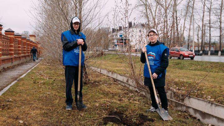 Бугульминцы присоединились к Всероссийскому экологическому субботнику и акции по посадке деревьев