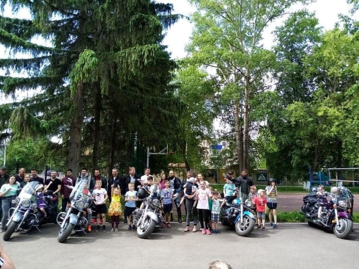 Бугульминские байкеры и волонтеры навестили воспитанников приюта "Ялкын"