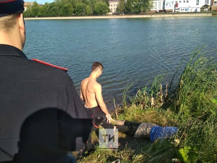 В соседнем Лениногорске во время купания в озере утонул мужчина