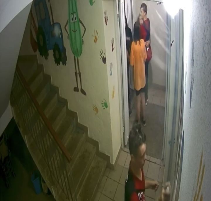 Полицейские установили подростков, которые разрисовали стену в подъезде одного из домов Бугульмы