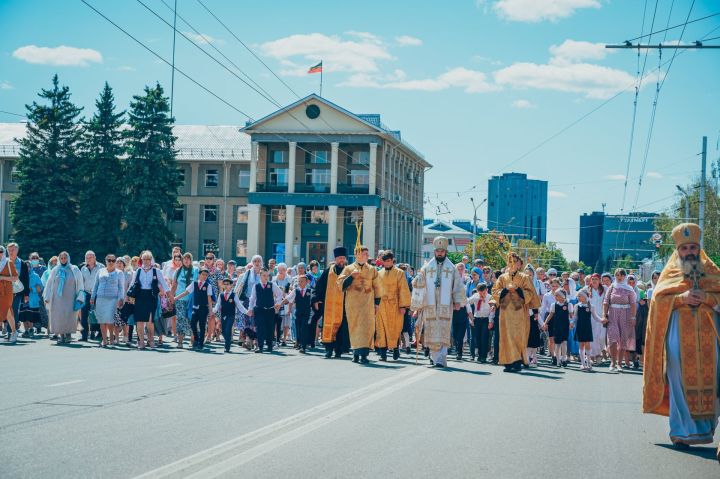 Бугульминцы посетили крестный ход к Дню Крещения Руси в соседнем Альметьевске